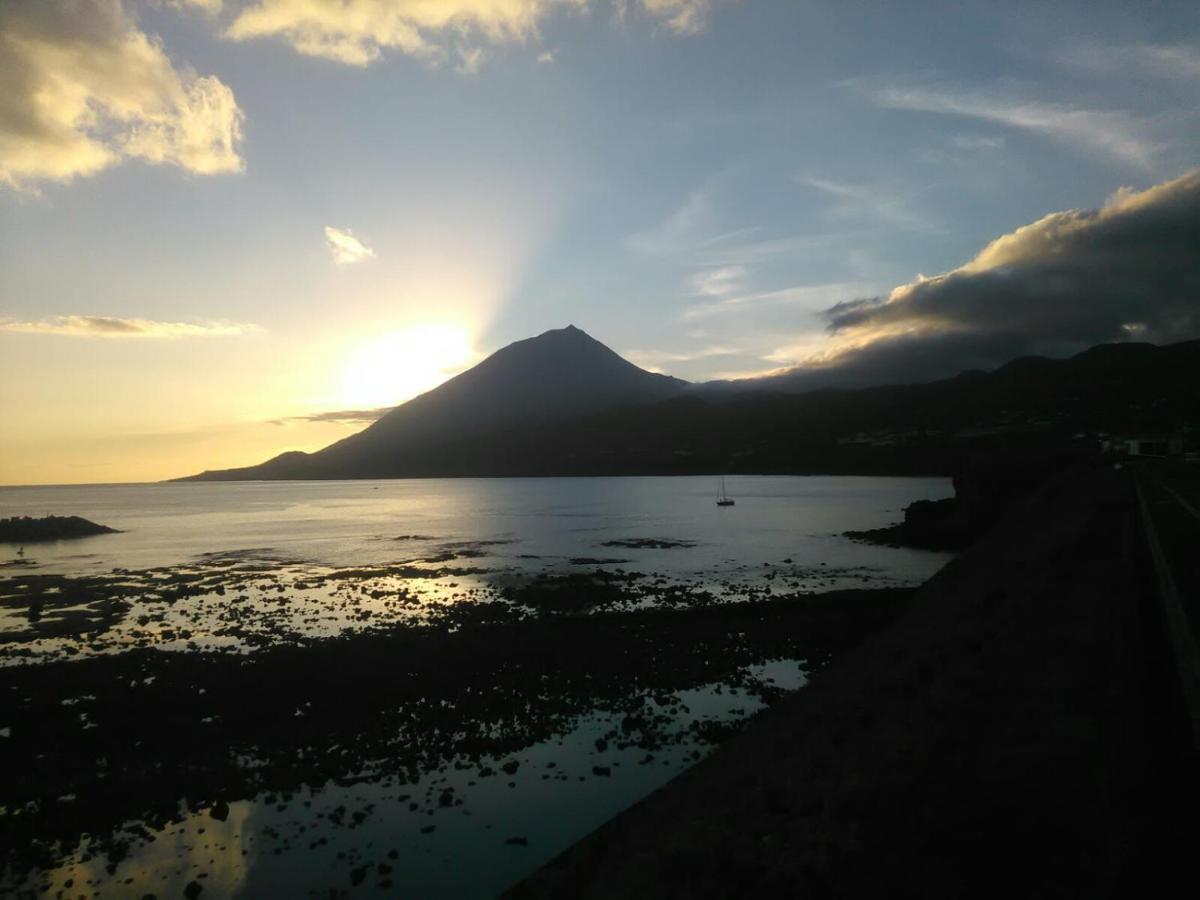 Casa Da Ribeira Bed and Breakfast Lajes do Pico Exterior foto